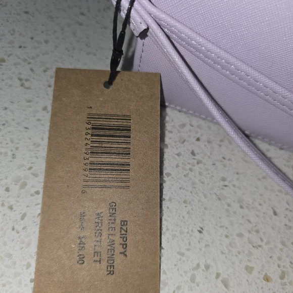 *BRAND NEW* STEVE MADDEN BZIPPY GENTLE LAVENDER WRISTLET - Picture 8 of 8